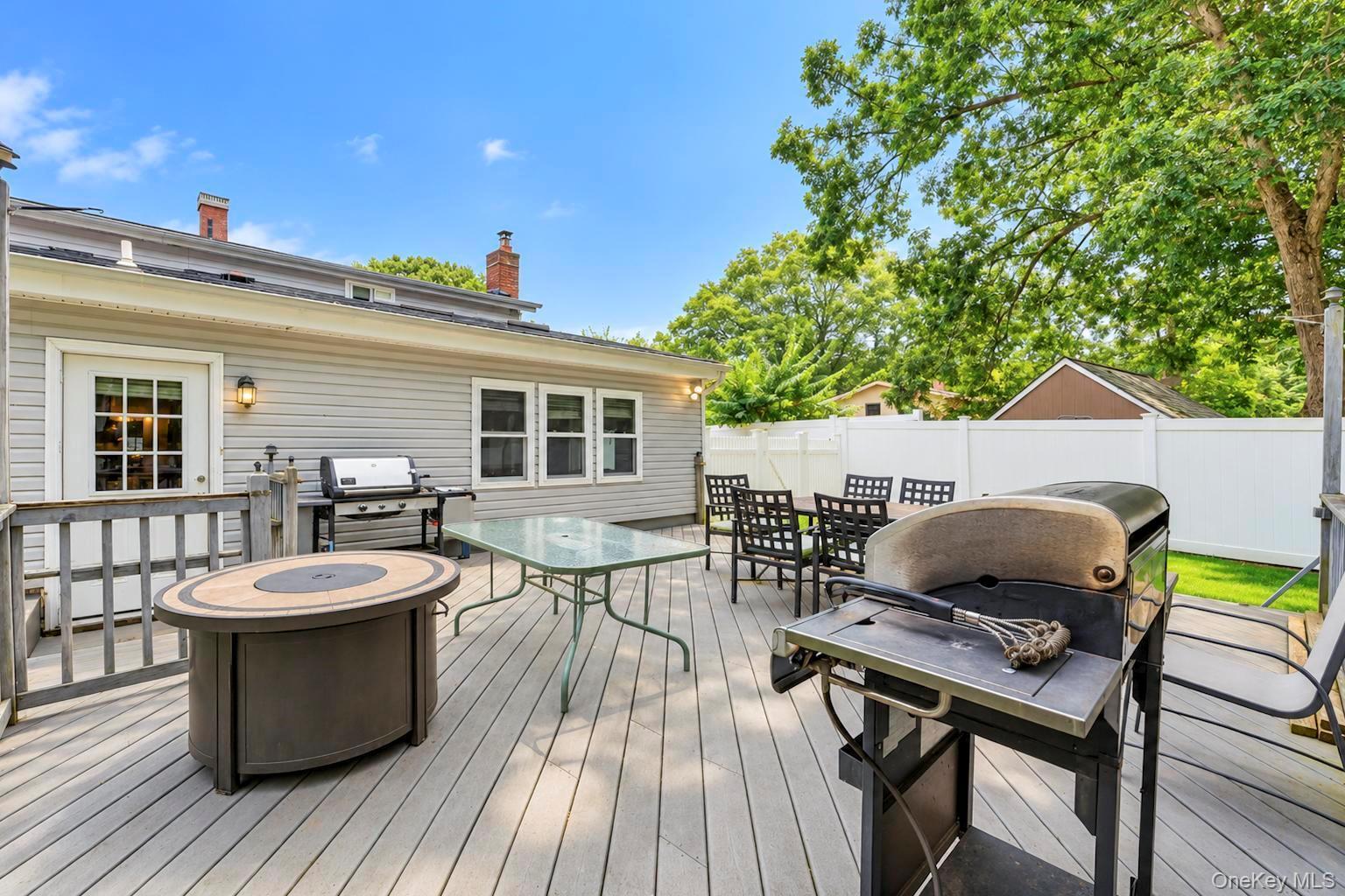 Single Family Bud Court Suffolk County, NY 11733, MLS-1053928-13
