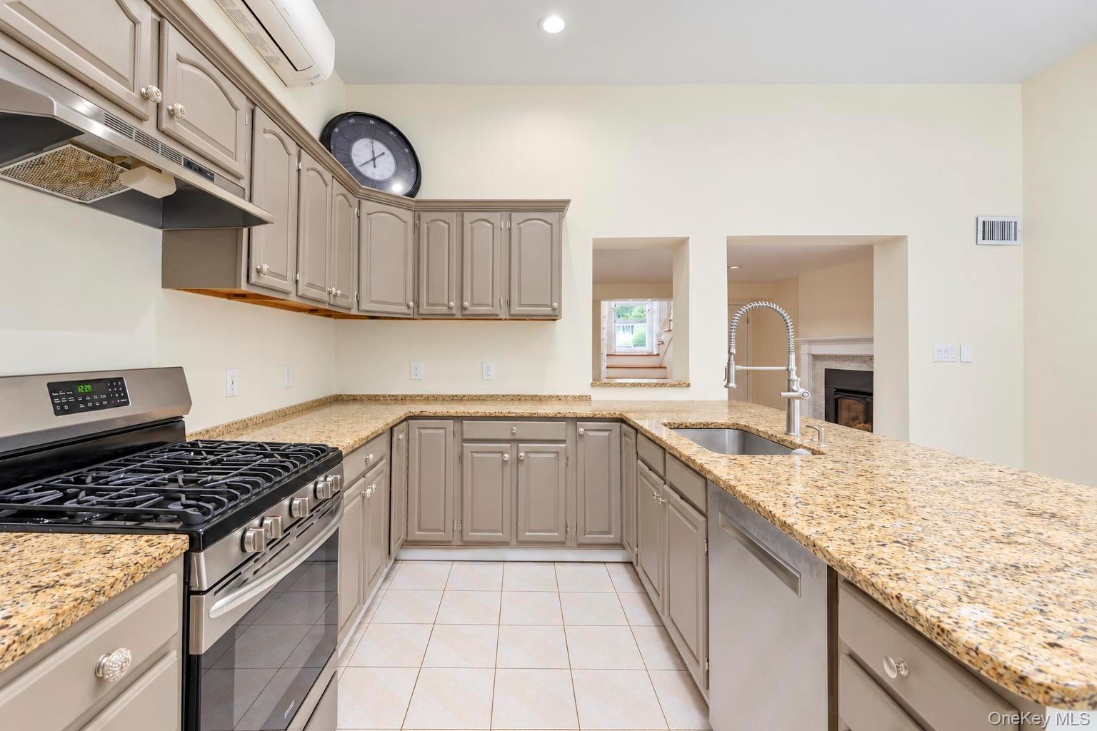 Single Family Bud Court Suffolk County, NY 11733, MLS-1053928-24