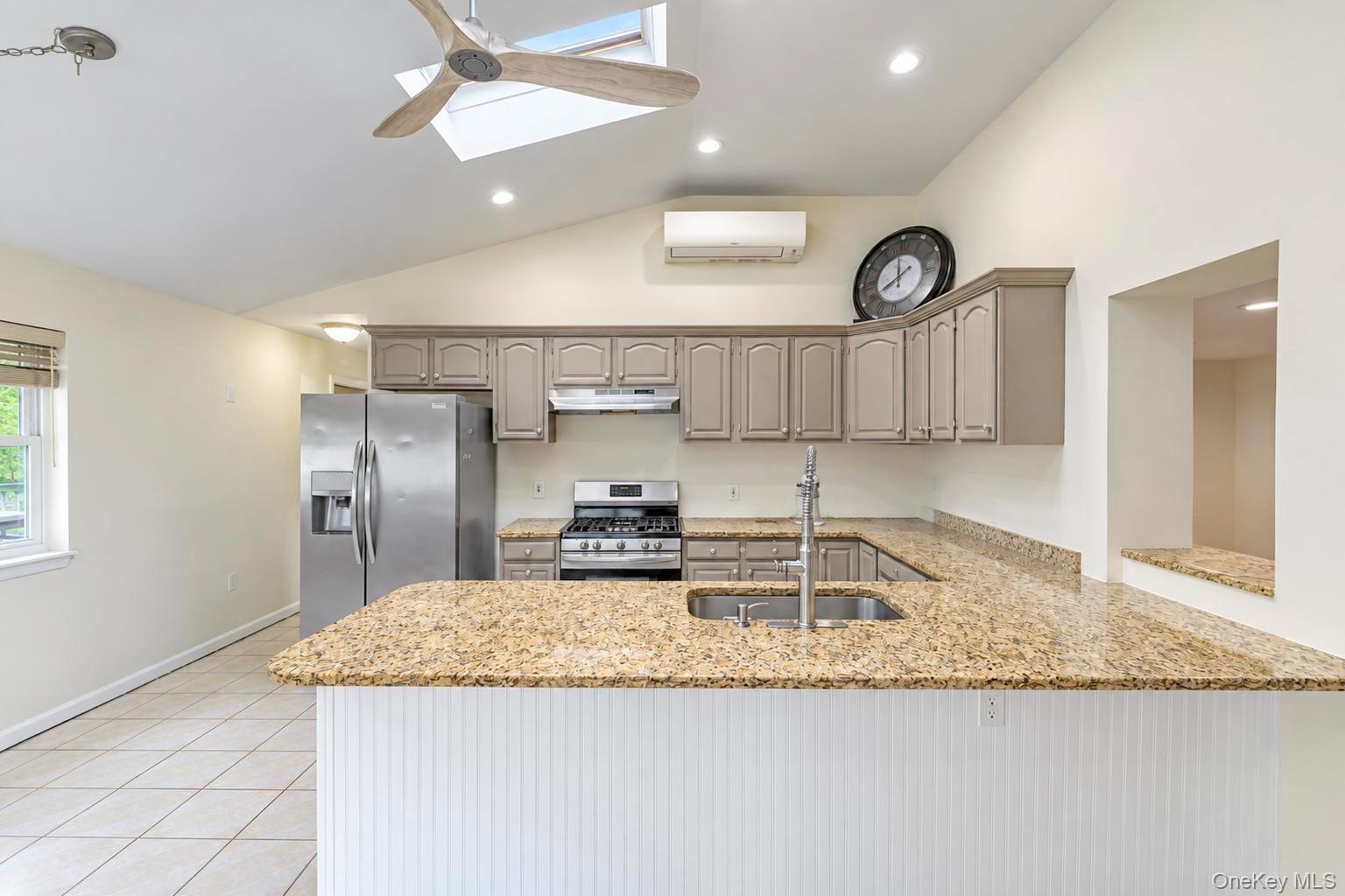Single Family Bud Court Suffolk County, NY 11733, MLS-1053928-26