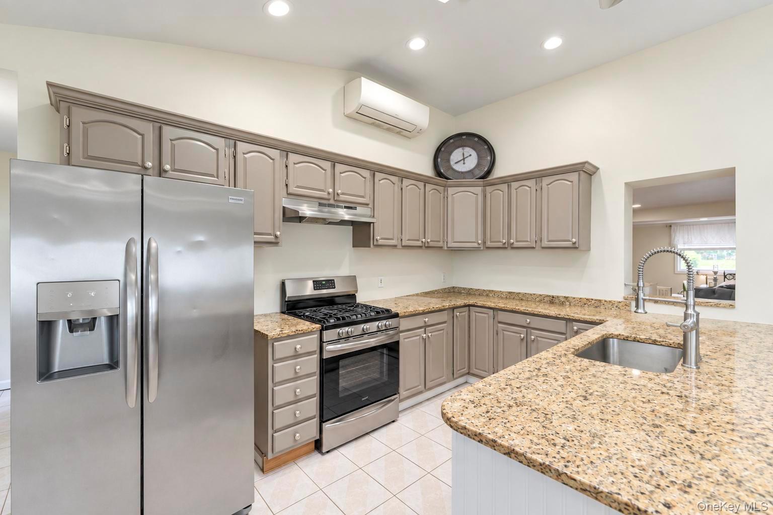 Single Family Bud Court Suffolk County, NY 11733, MLS-1053928-28