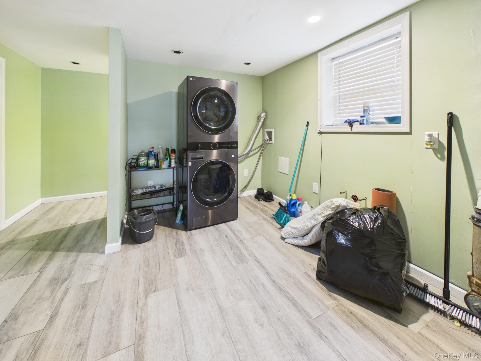Single Family Waterbury Avenue Bronx, NY 10465, MLS-1053958-10