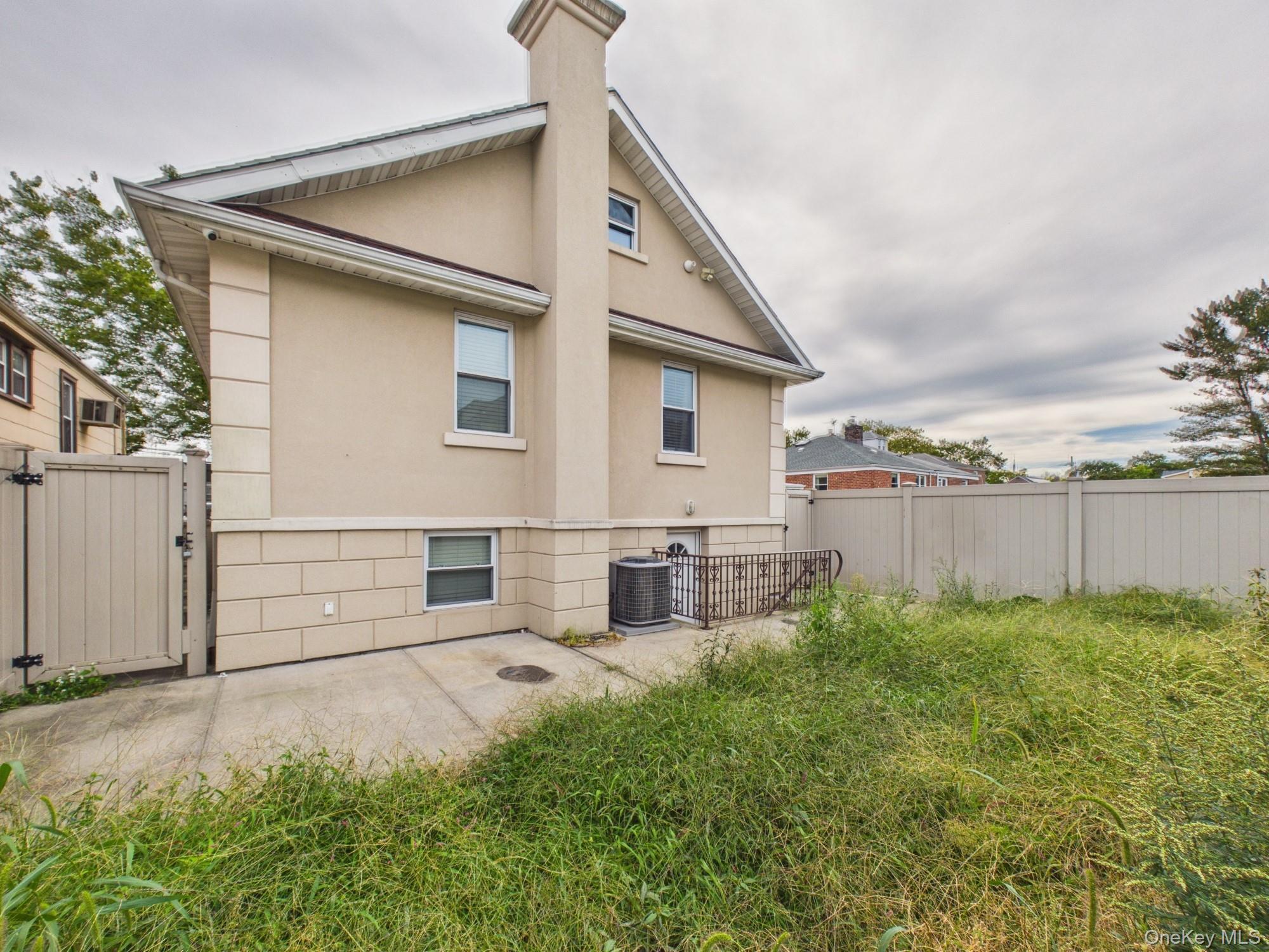 Single Family Waterbury Avenue Bronx, NY 10465, MLS-1053958-15