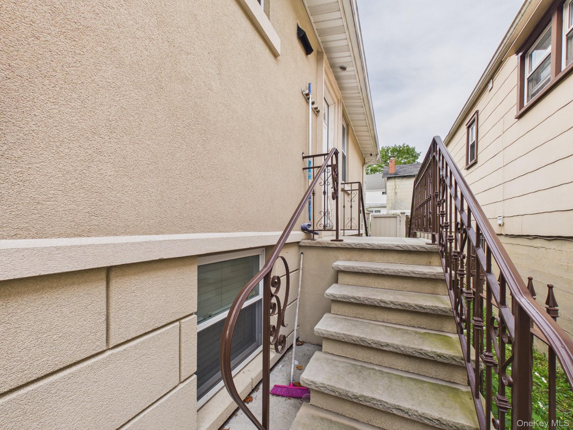 Single Family Waterbury Avenue  Bronx, NY 10465, MLS-1053958-16