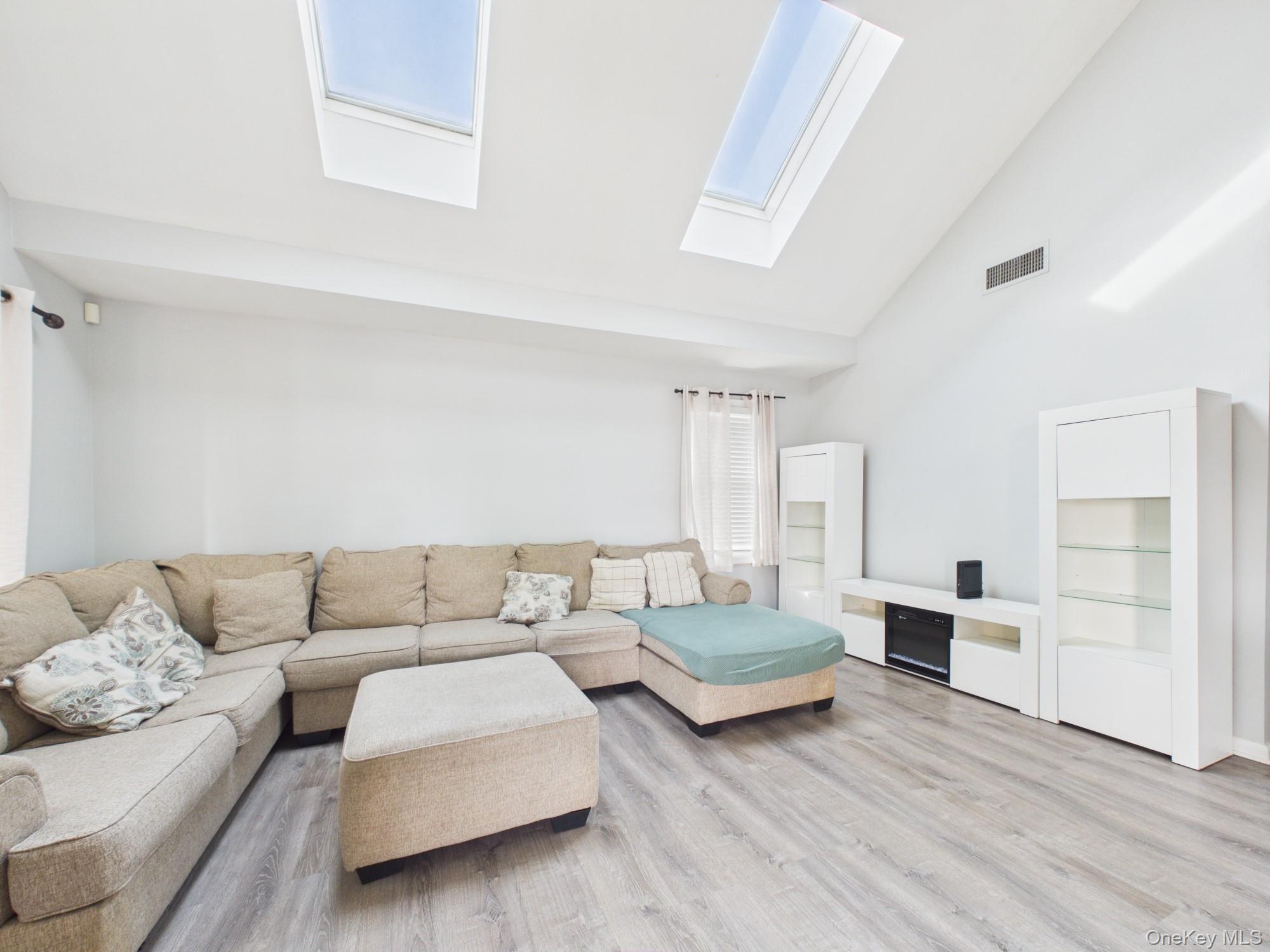 Single Family Waterbury Avenue Bronx, NY 10465, MLS-1053958-3