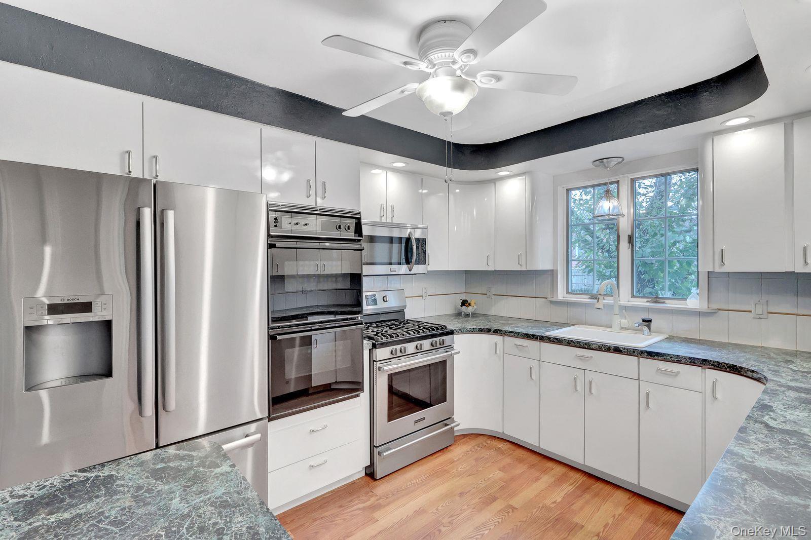 Single Family 254th Street Queens, NY 11426, MLS-1054019-16