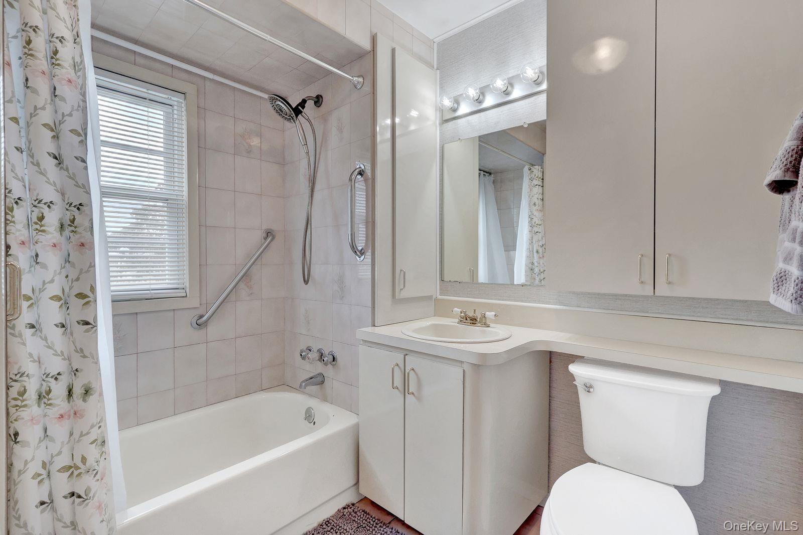 Single Family 254th Street Queens, NY 11426, MLS-1054019-25