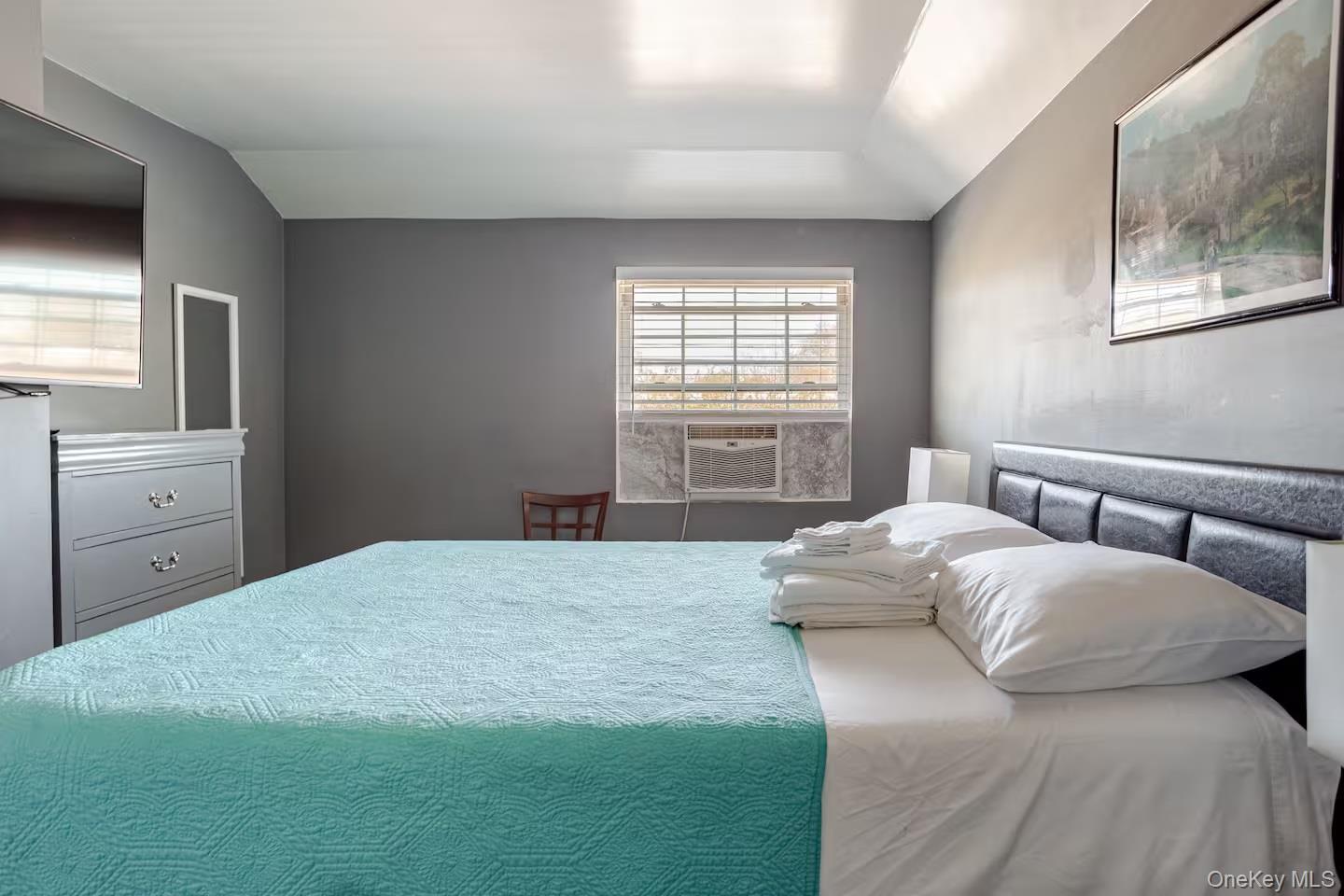 Single Family Bedell Street Queens, NY 11413, MLS-1054027-6