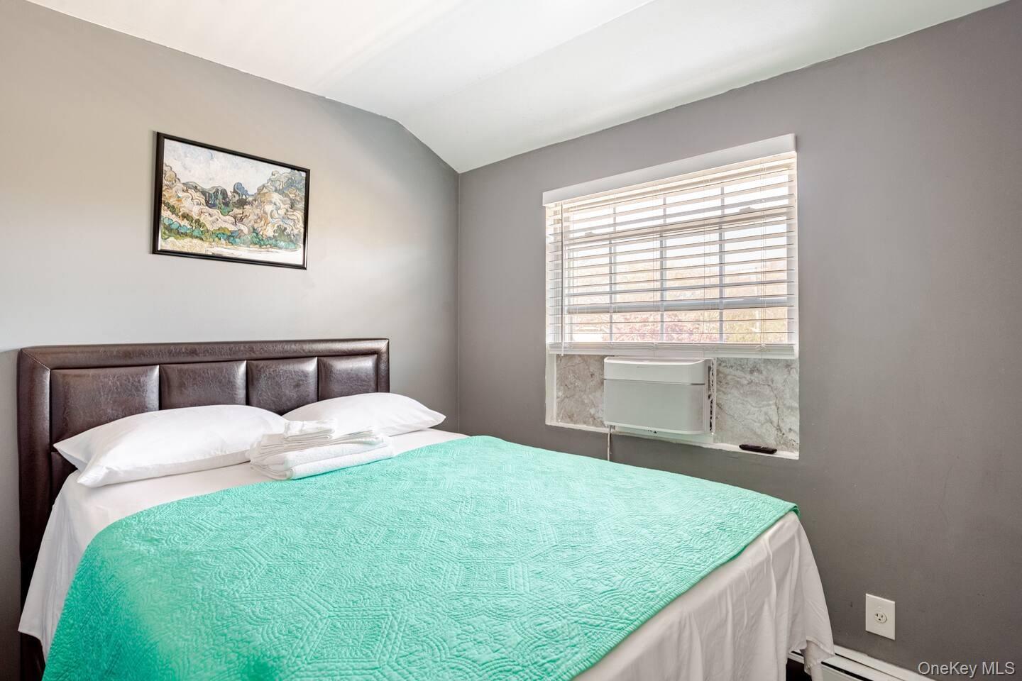 Single Family Bedell Street Queens, NY 11413, MLS-1054027-9