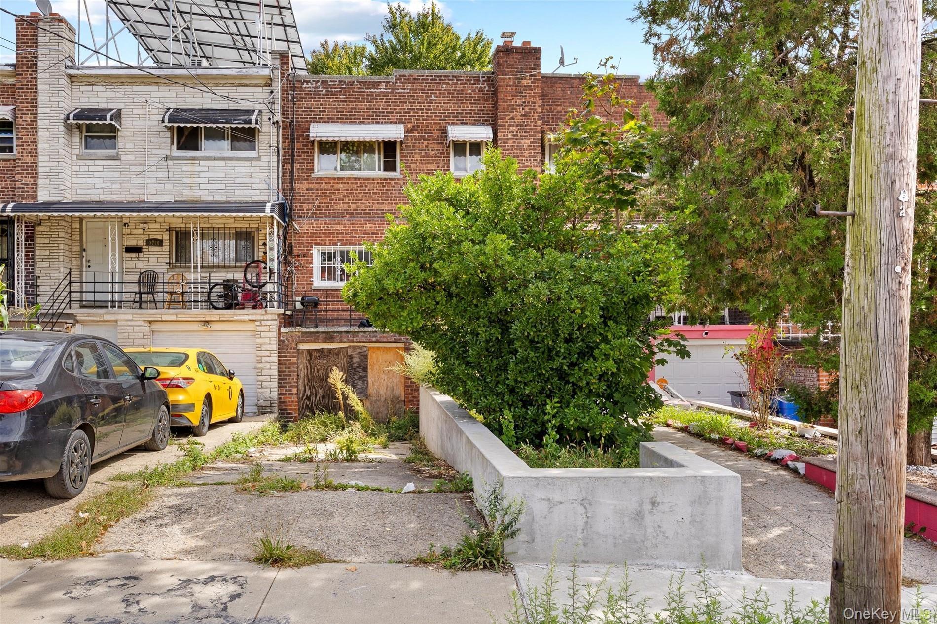 Single Family Laconia Avenue  Bronx, NY 10469, MLS-1054028-2