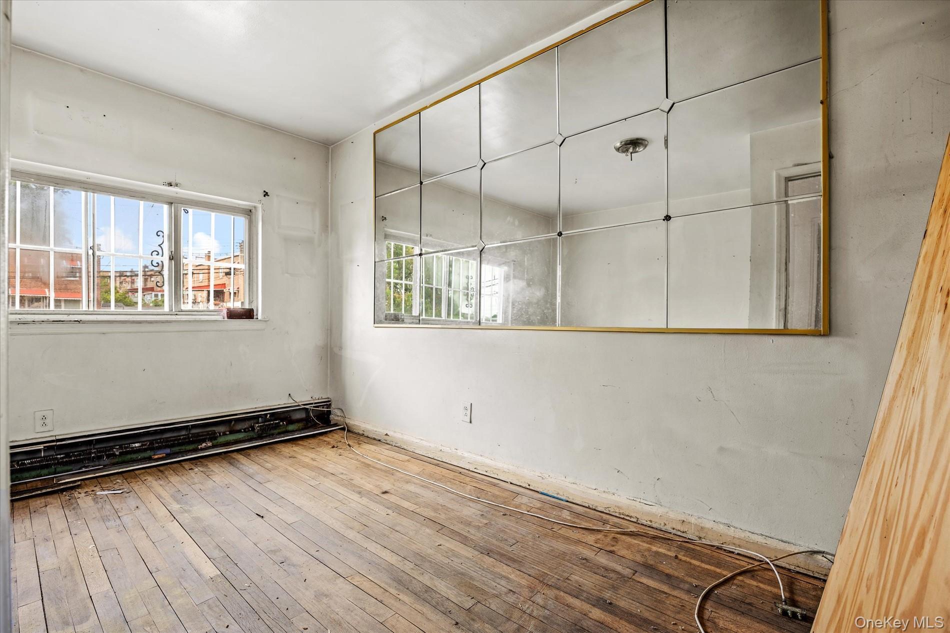 Single Family Laconia Avenue  Bronx, NY 10469, MLS-1054028-3
