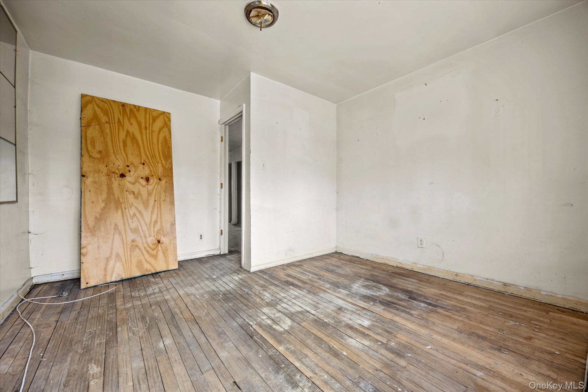 Single Family Laconia Avenue  Bronx, NY 10469, MLS-1054028-4