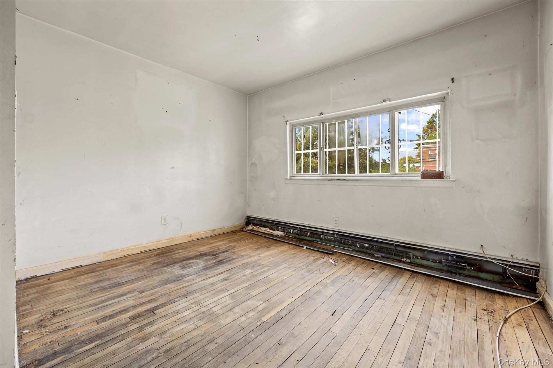 Single Family Laconia Avenue  Bronx, NY 10469, MLS-1054028-5