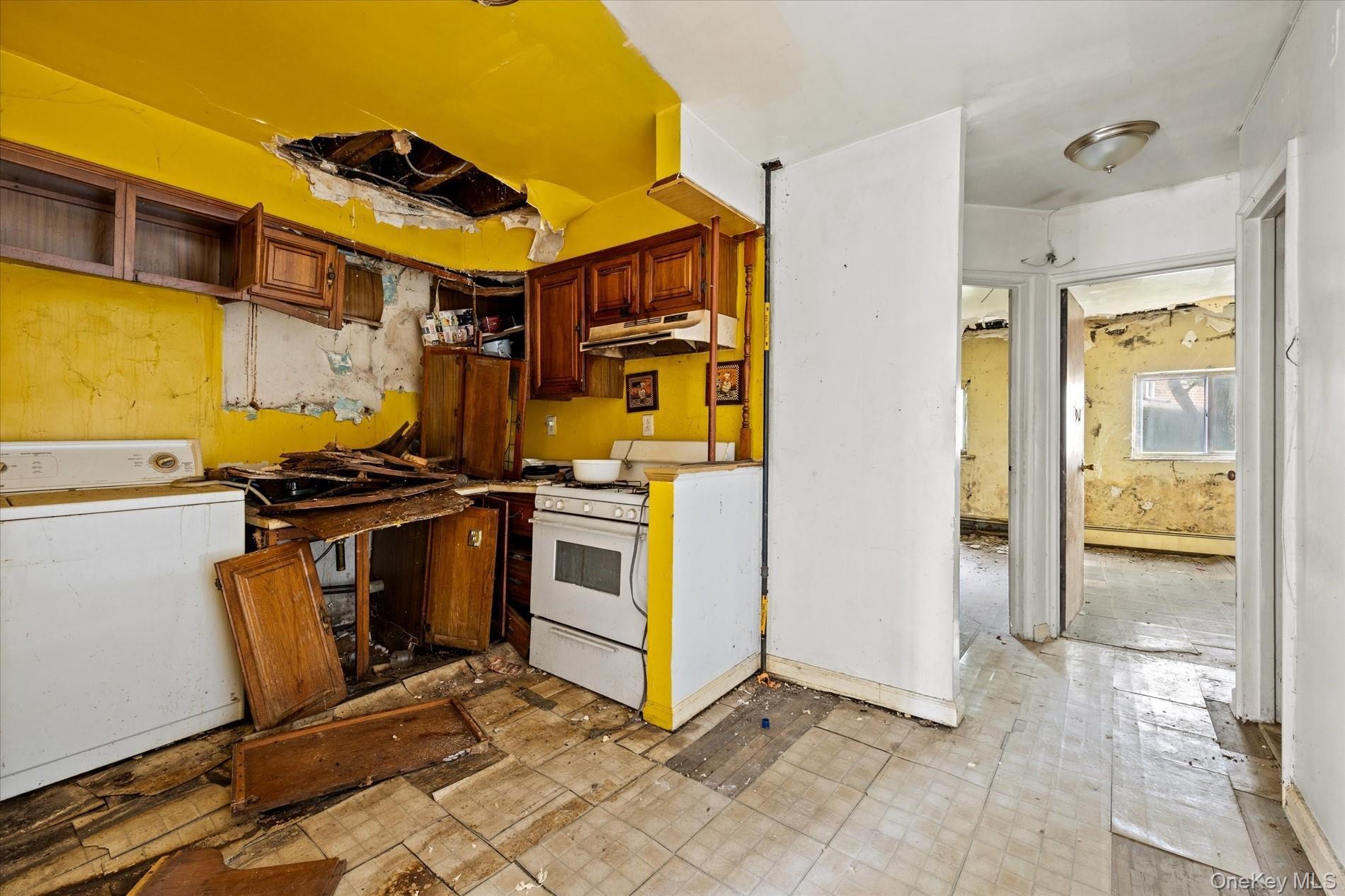 Single Family Laconia Avenue  Bronx, NY 10469, MLS-1054028-6