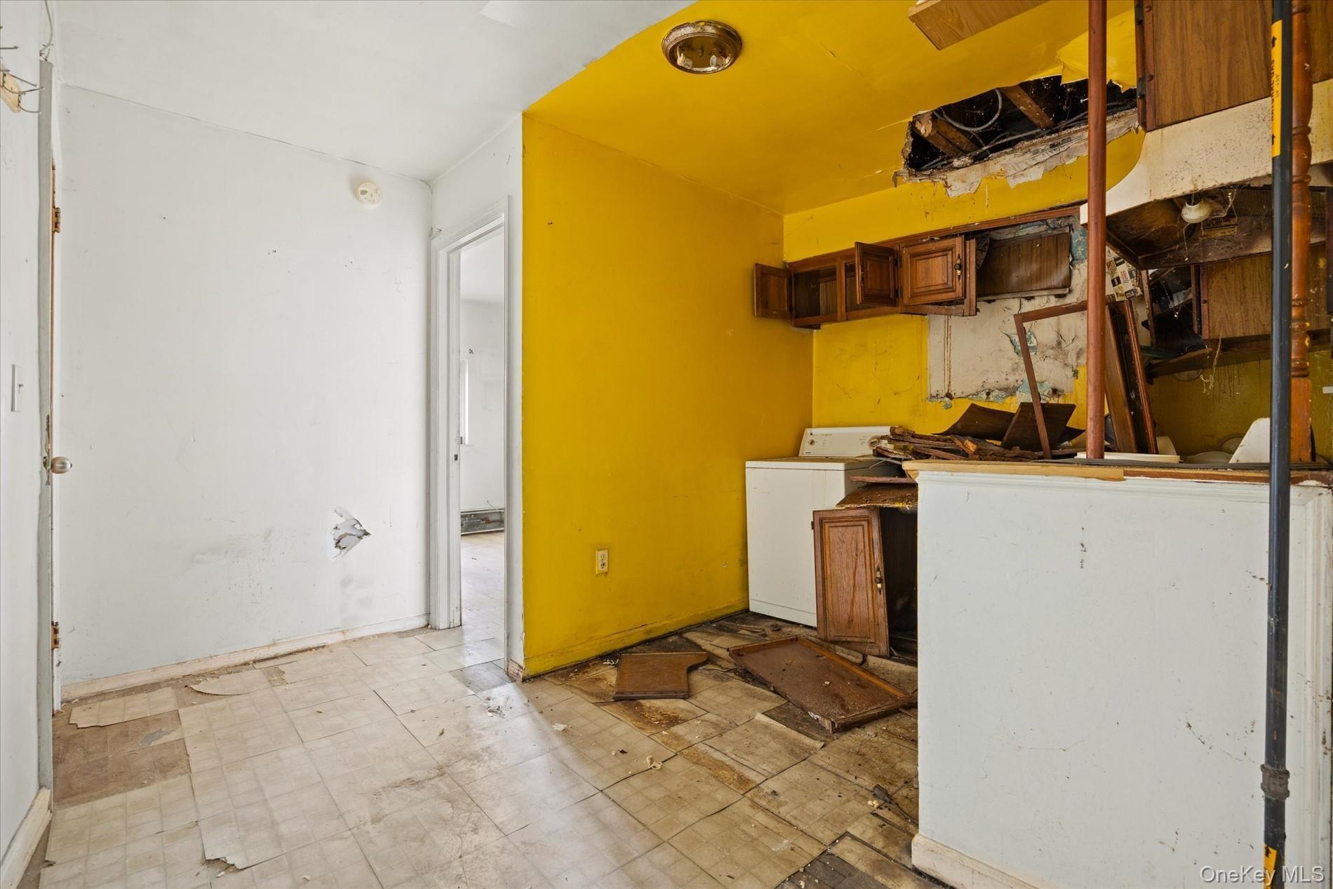 Single Family Laconia Avenue  Bronx, NY 10469, MLS-1054028-7