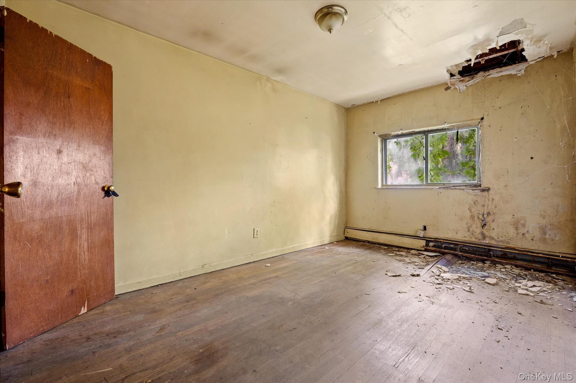 Single Family Laconia Avenue  Bronx, NY 10469, MLS-1054028-8