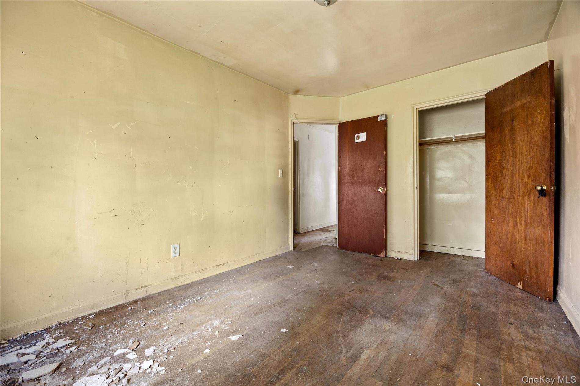 Single Family Laconia Avenue  Bronx, NY 10469, MLS-1054028-9