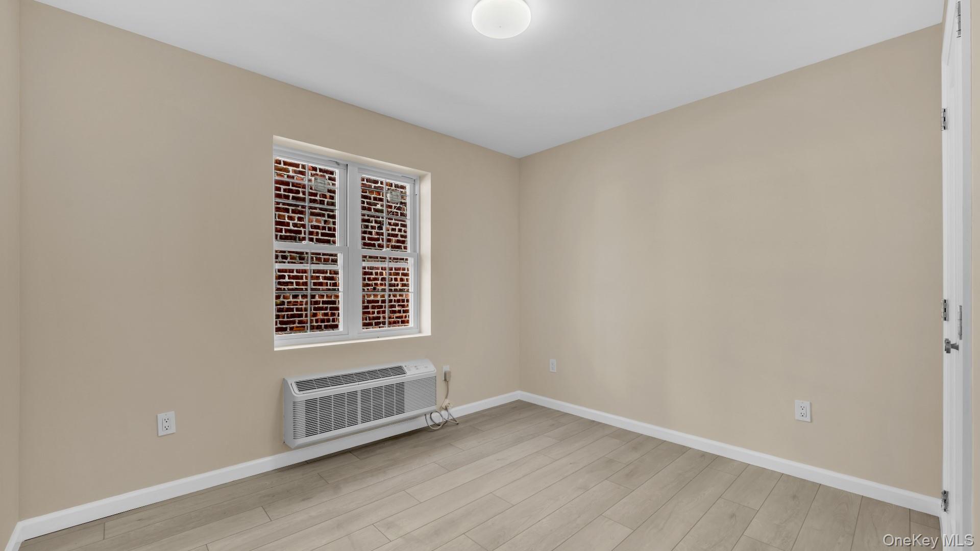 Single Family E 229th Street  Bronx, NY 10466, MLS-1054059-25