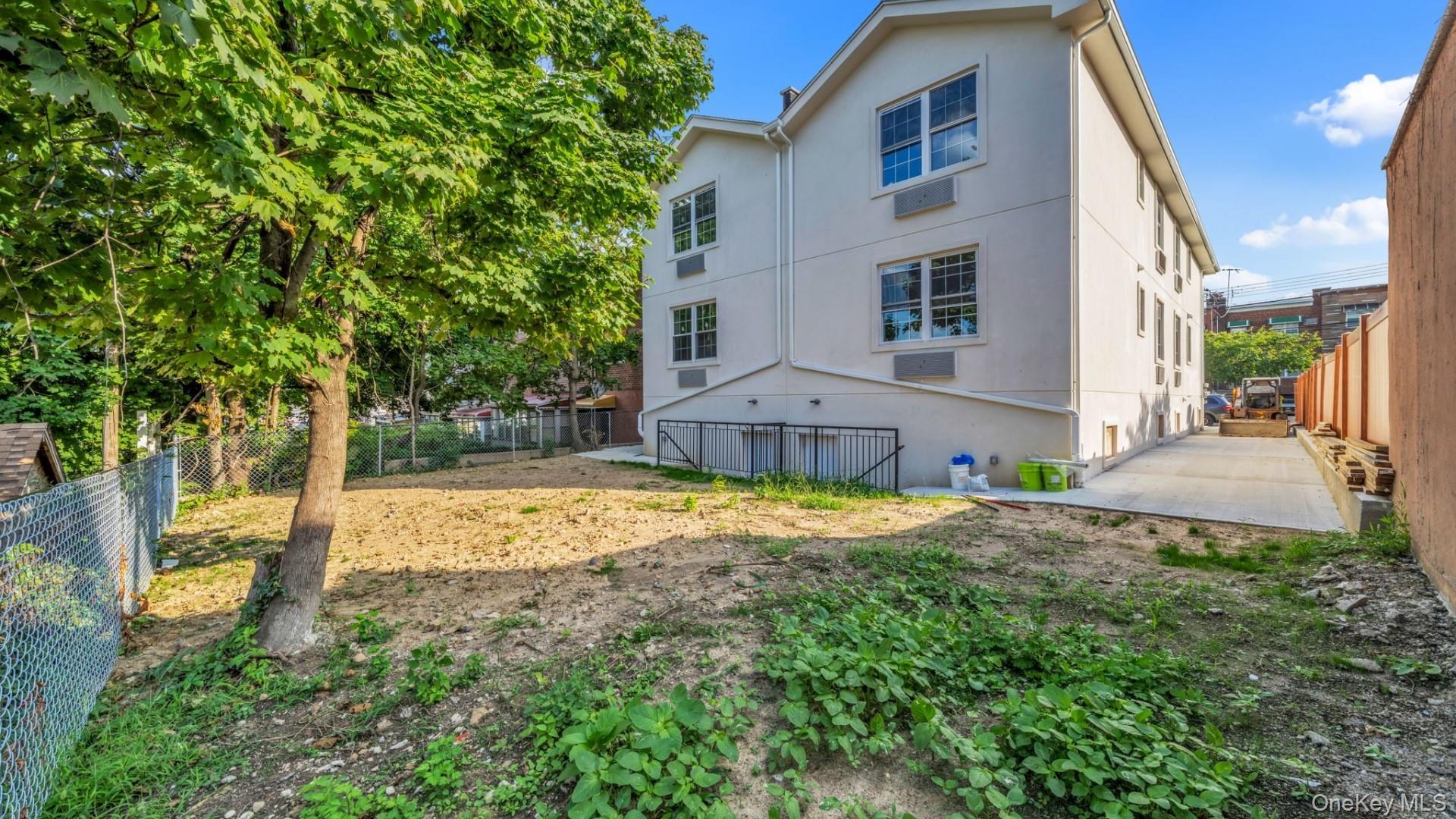 Single Family E 229th Street  Bronx, NY 10466, MLS-1054059-41
