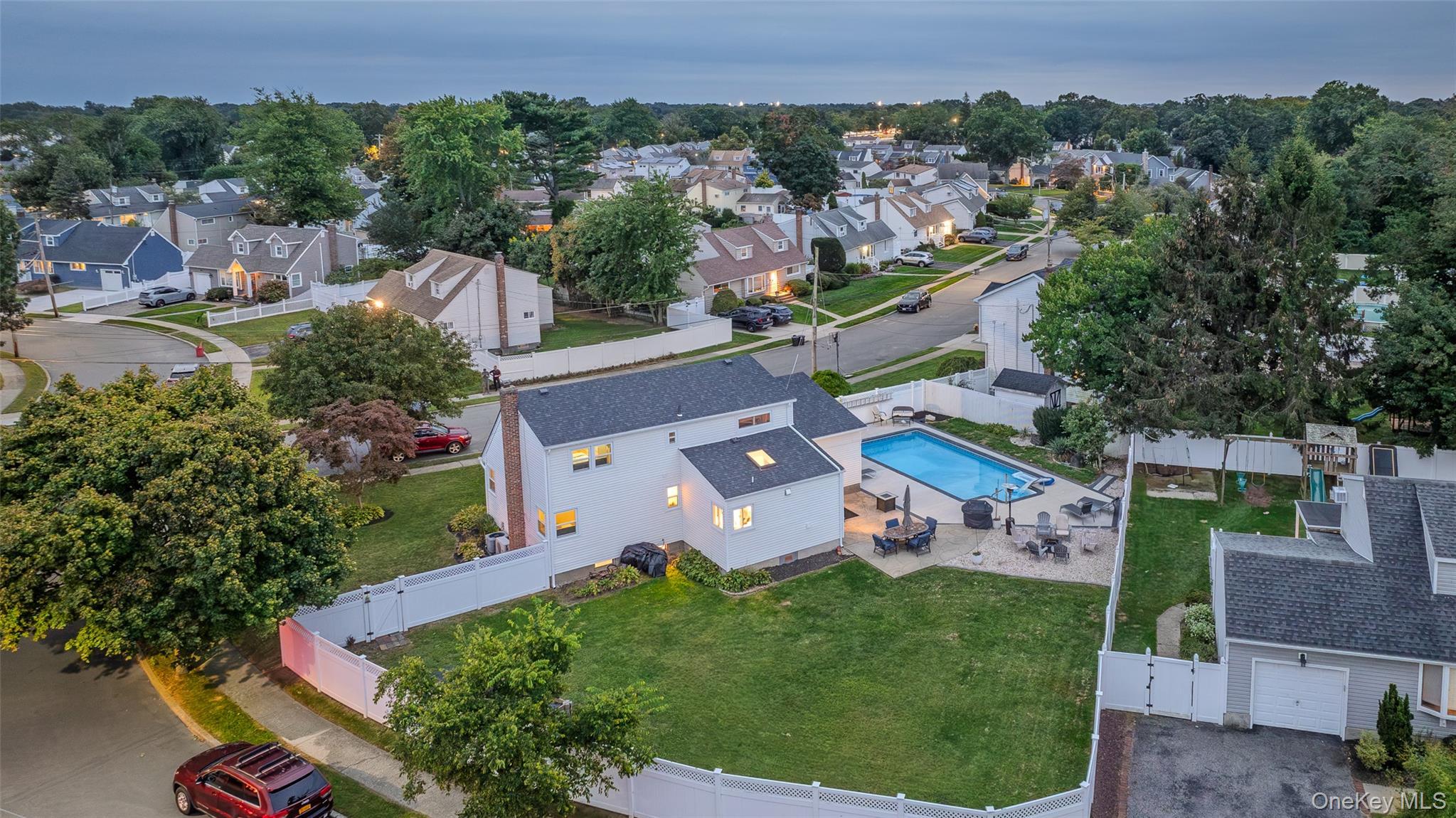 Single Family Willow Drive Nassau County, NY 11762, MLS-1054098-38
