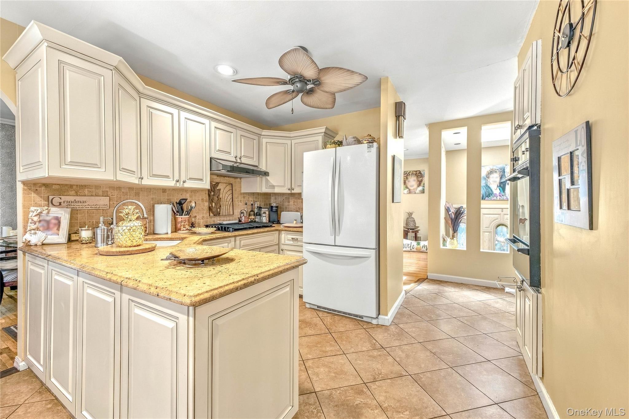 Single Family Kinsella Street  Suffolk County, NY 11746, MLS-1054108-4