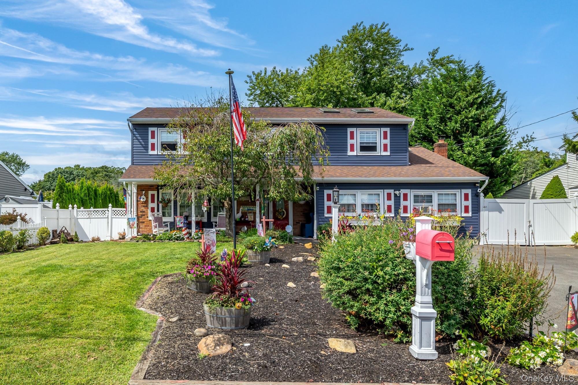 Single Family Ludlow Way Suffolk County, NY 11769, MLS-1054172-2