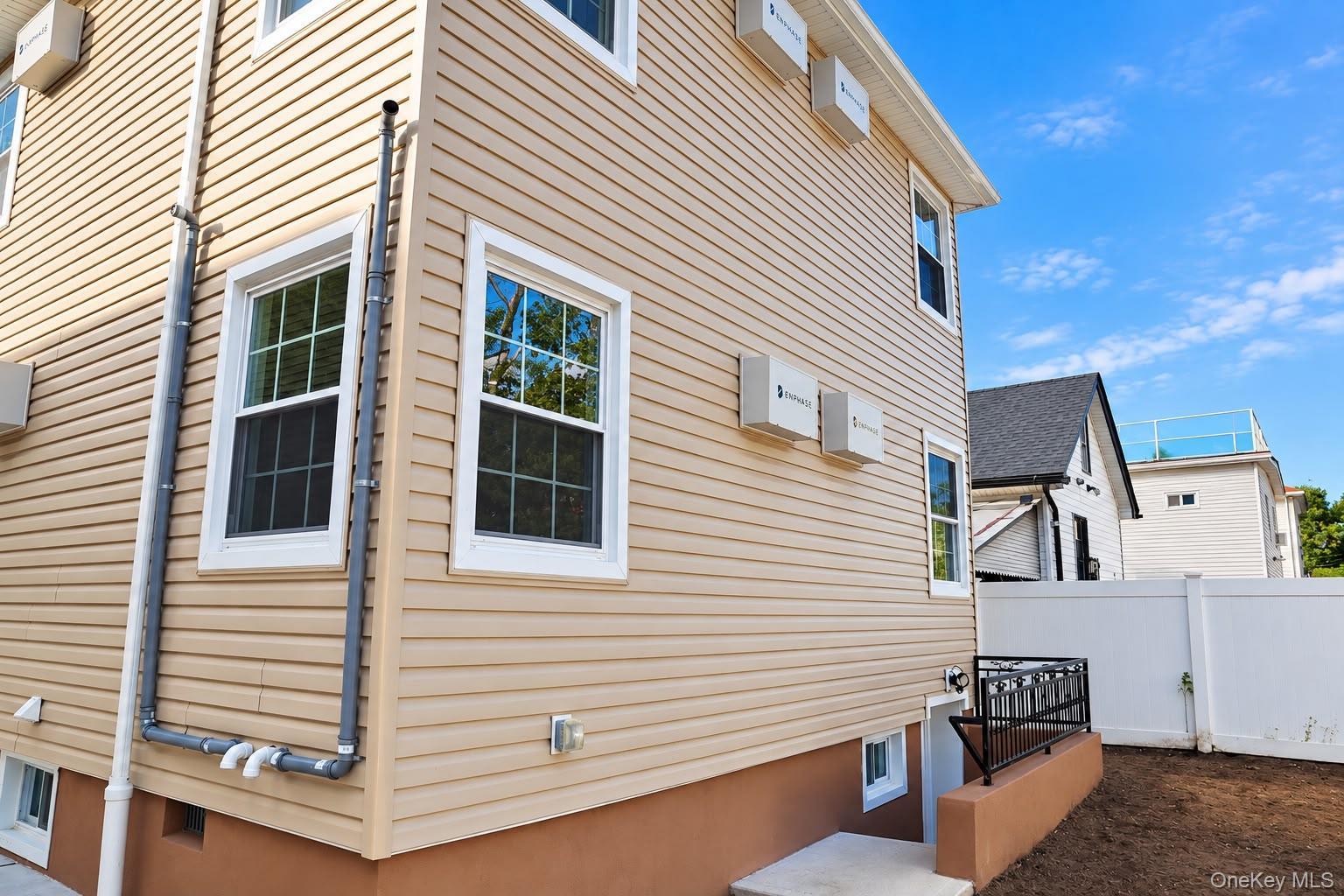 Single Family 183rd Street  Queens, NY 11413, MLS-1054179-8
