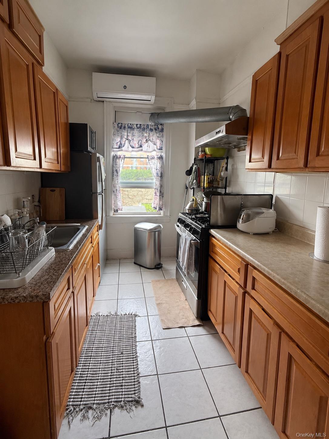 Single Family 37th Avenue Queens, NY 11377, MLS-1054204-3