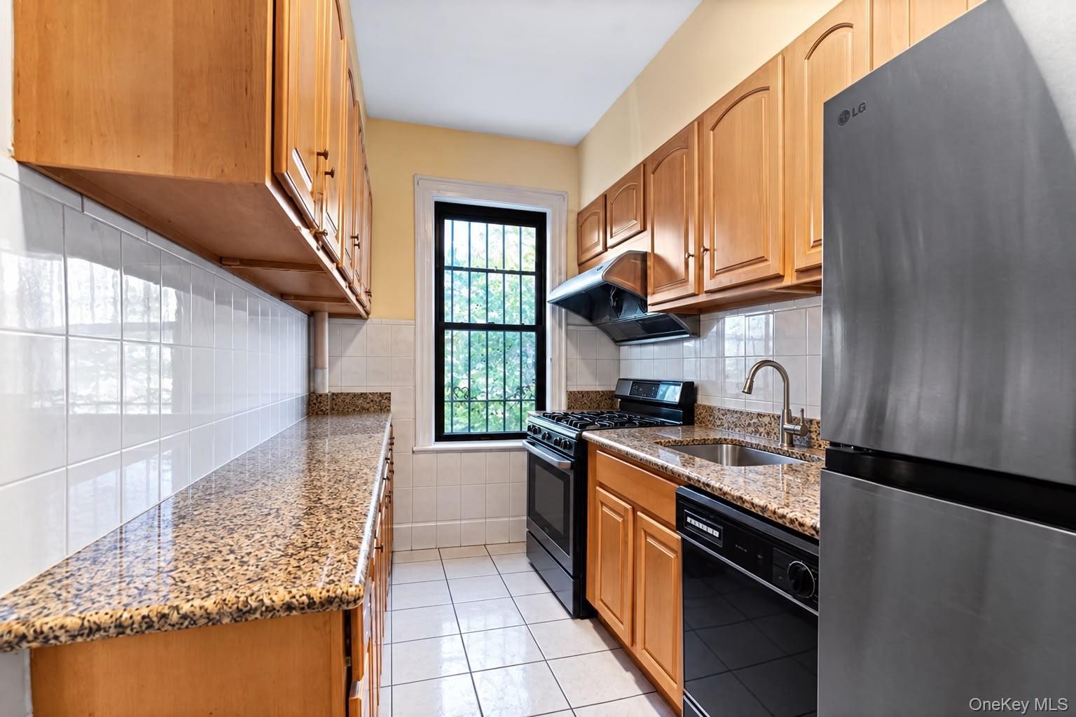 Single Family Groton Street Queens, NY 11375, MLS-1054207-15