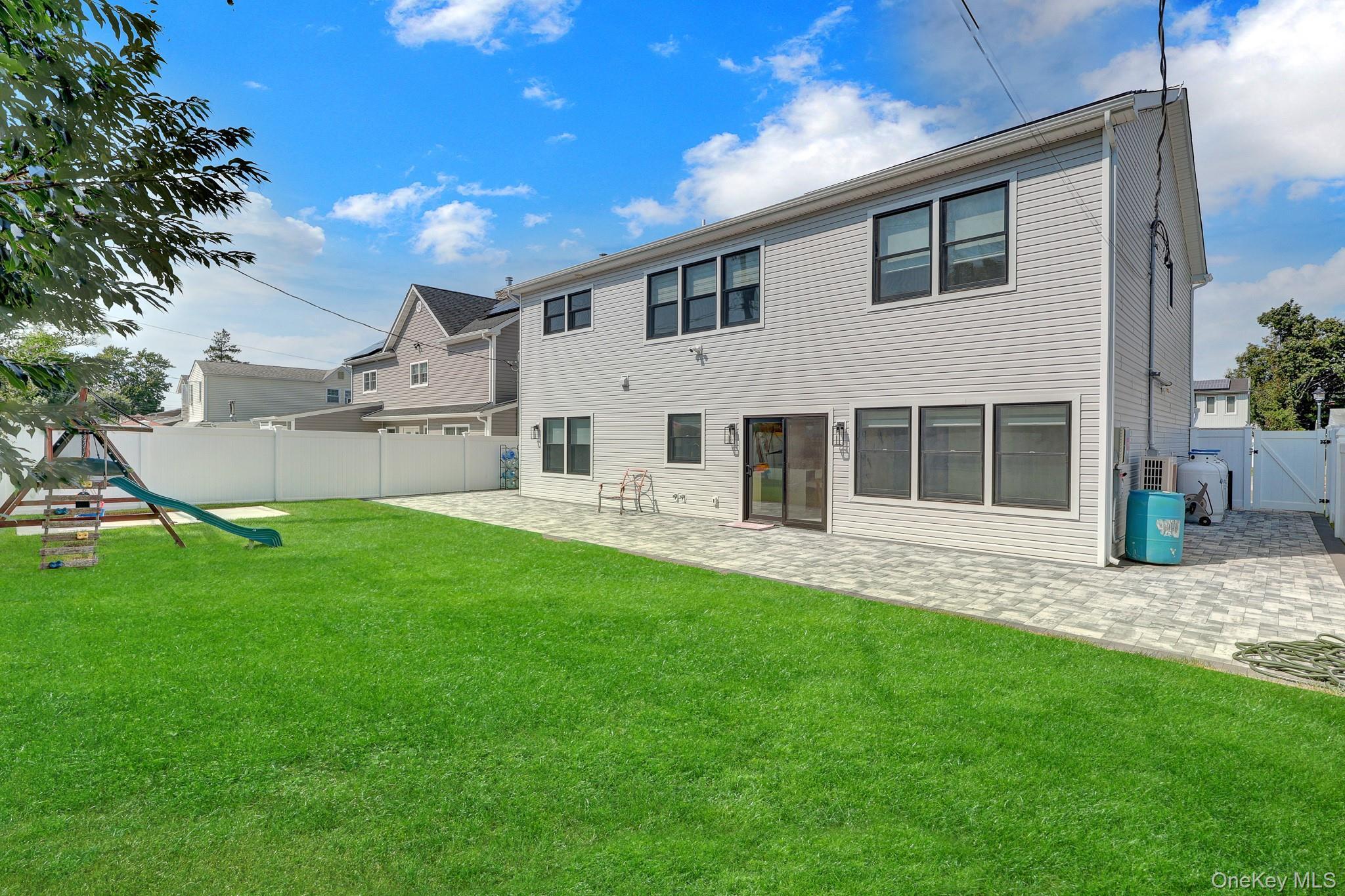 Single Family Tardy Lane S Nassau County, NY 11793, MLS-1054210-34