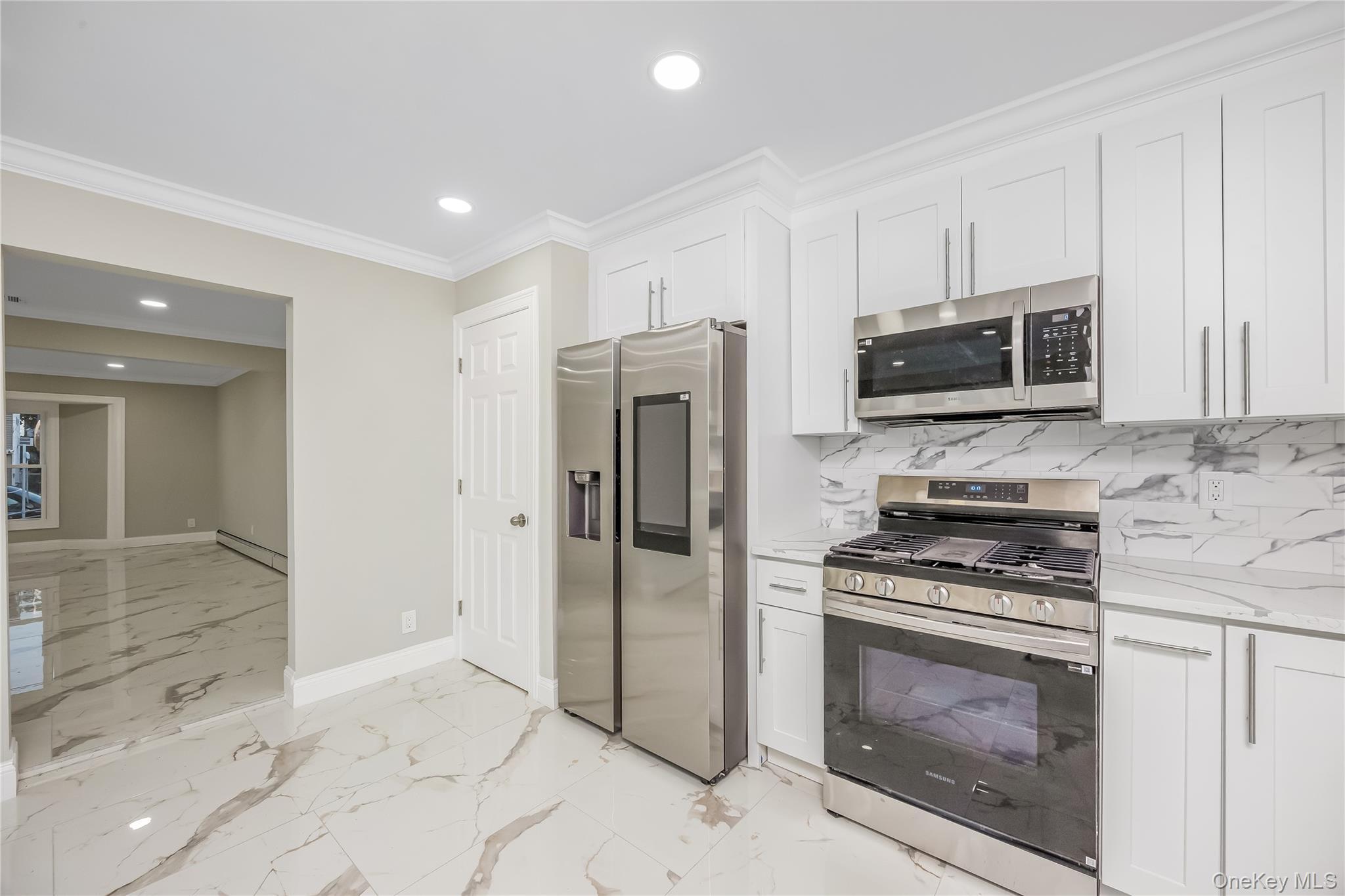 Single Family Jackson Place Nassau County, NY 11510, MLS-1054260-16