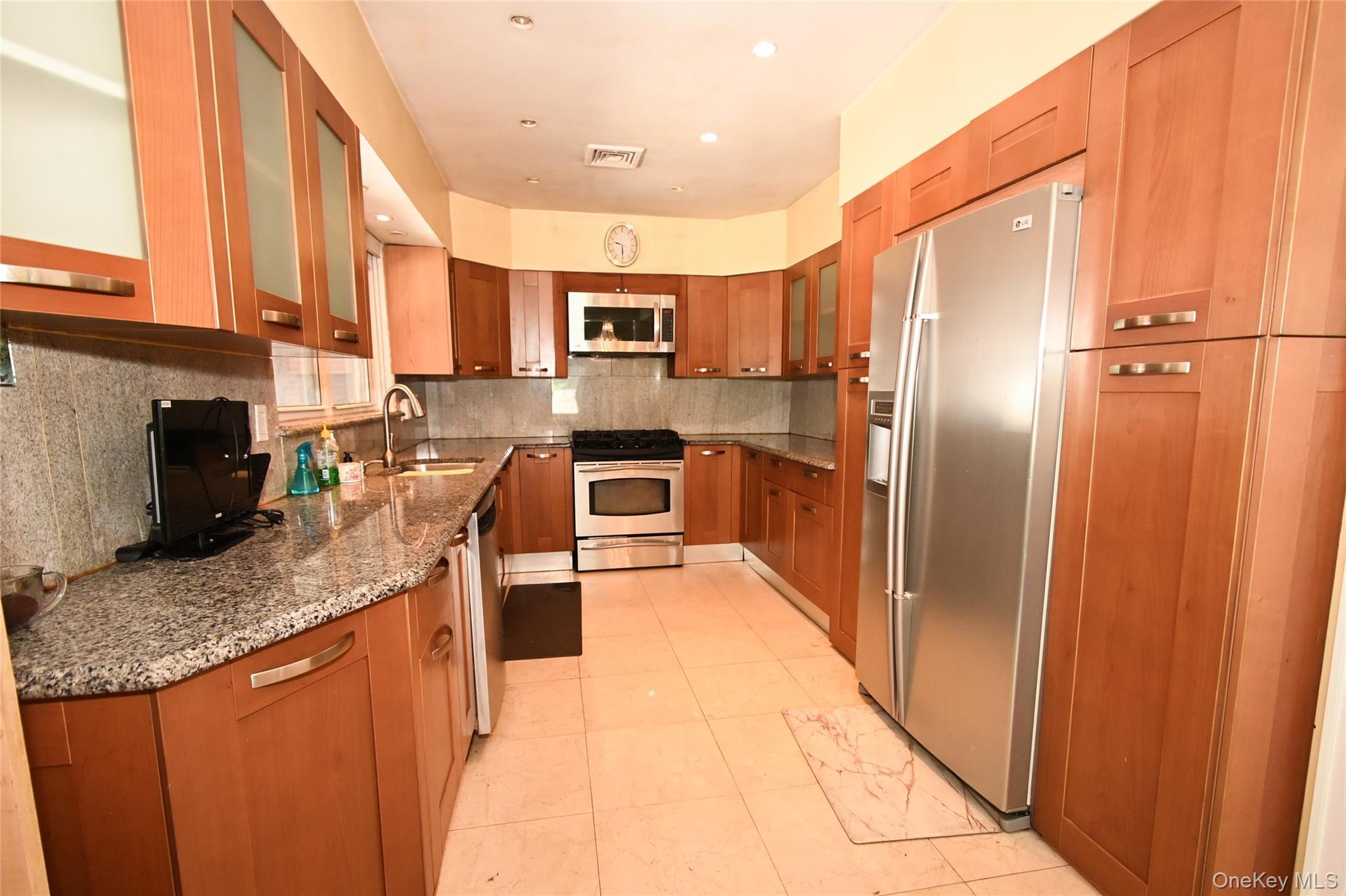 Single Family 13th Avenue  Queens, NY 11357, MLS-1054296-16