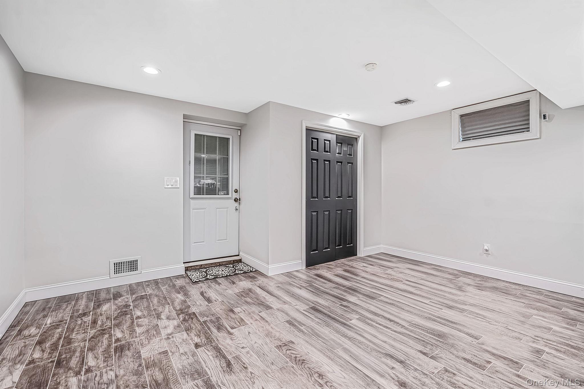 Single Family Beechwood Drive Suffolk County, NY 11949, MLS-1054324-28