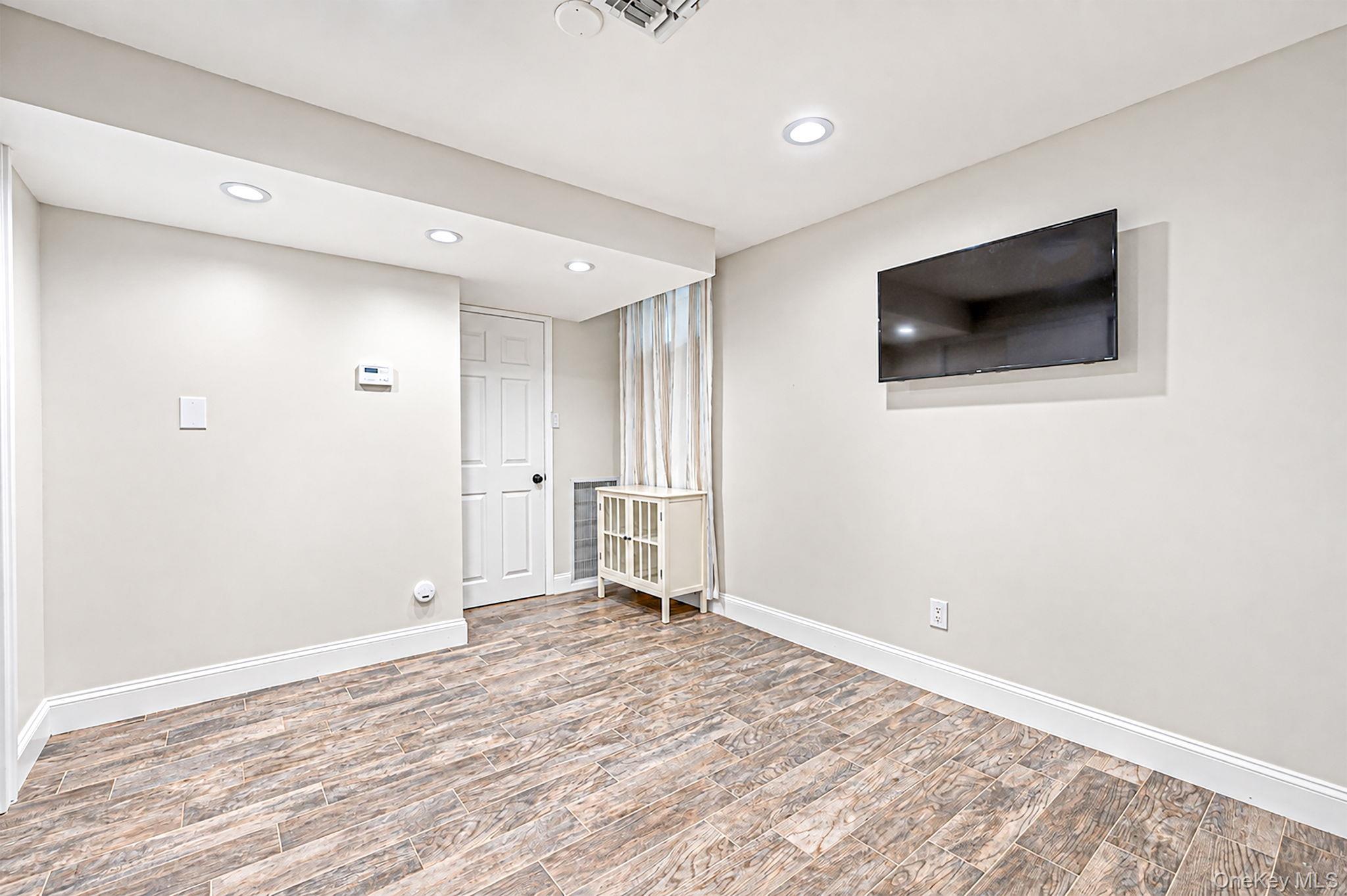 Single Family Beechwood Drive Suffolk County, NY 11949, MLS-1054324-29