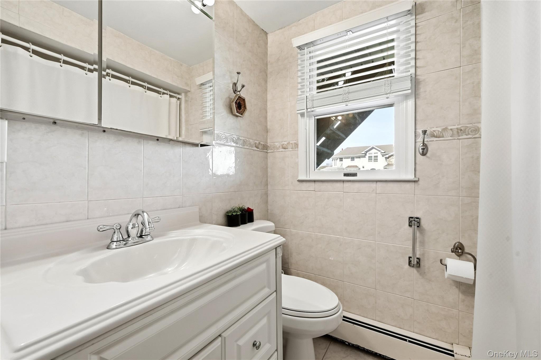 Single Family Drake Court Suffolk County, NY 11795, MLS-1054341-20