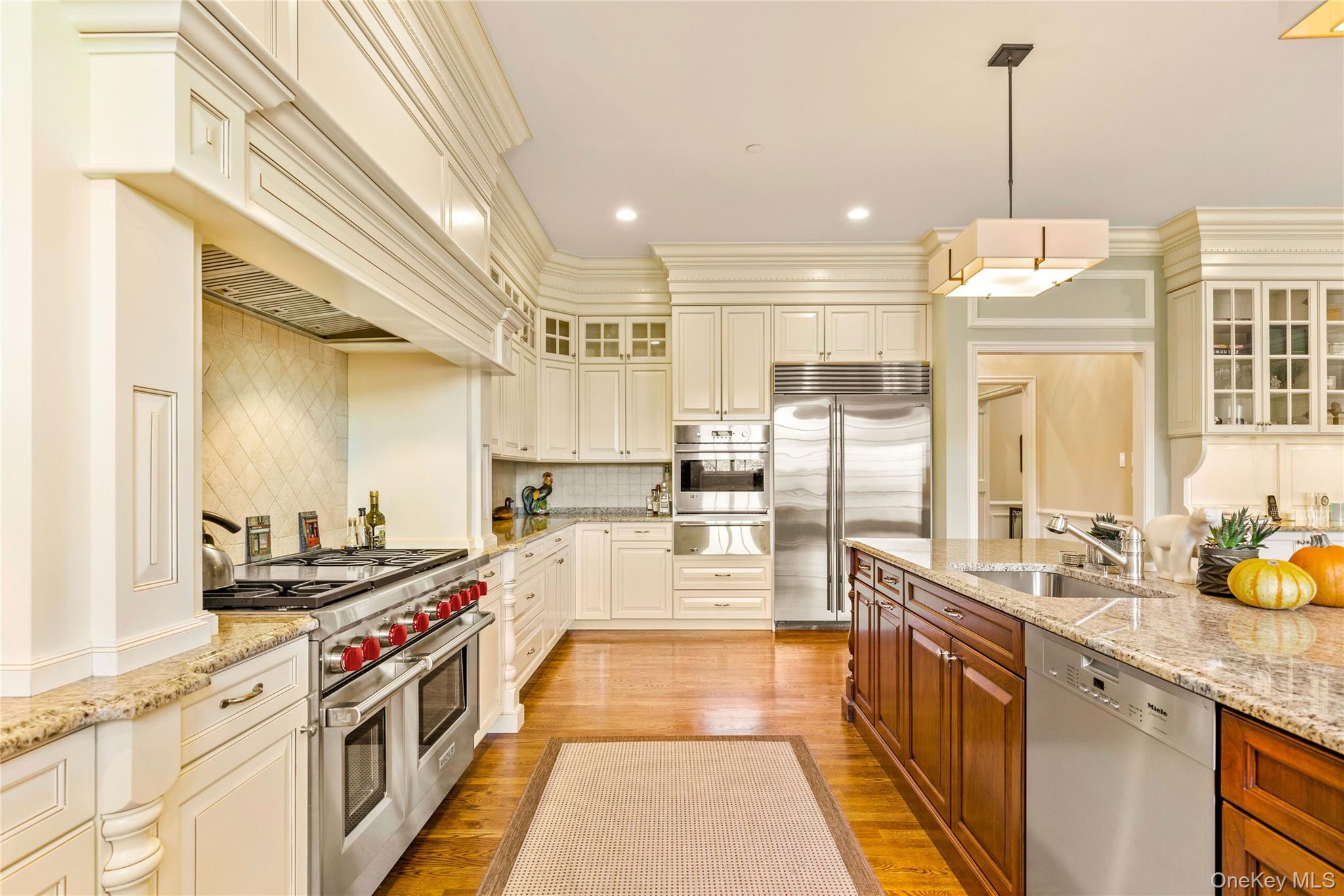 Single Family Knightsbridge Manor Road  Westchester County, NY 10577, MLS-1054360-17