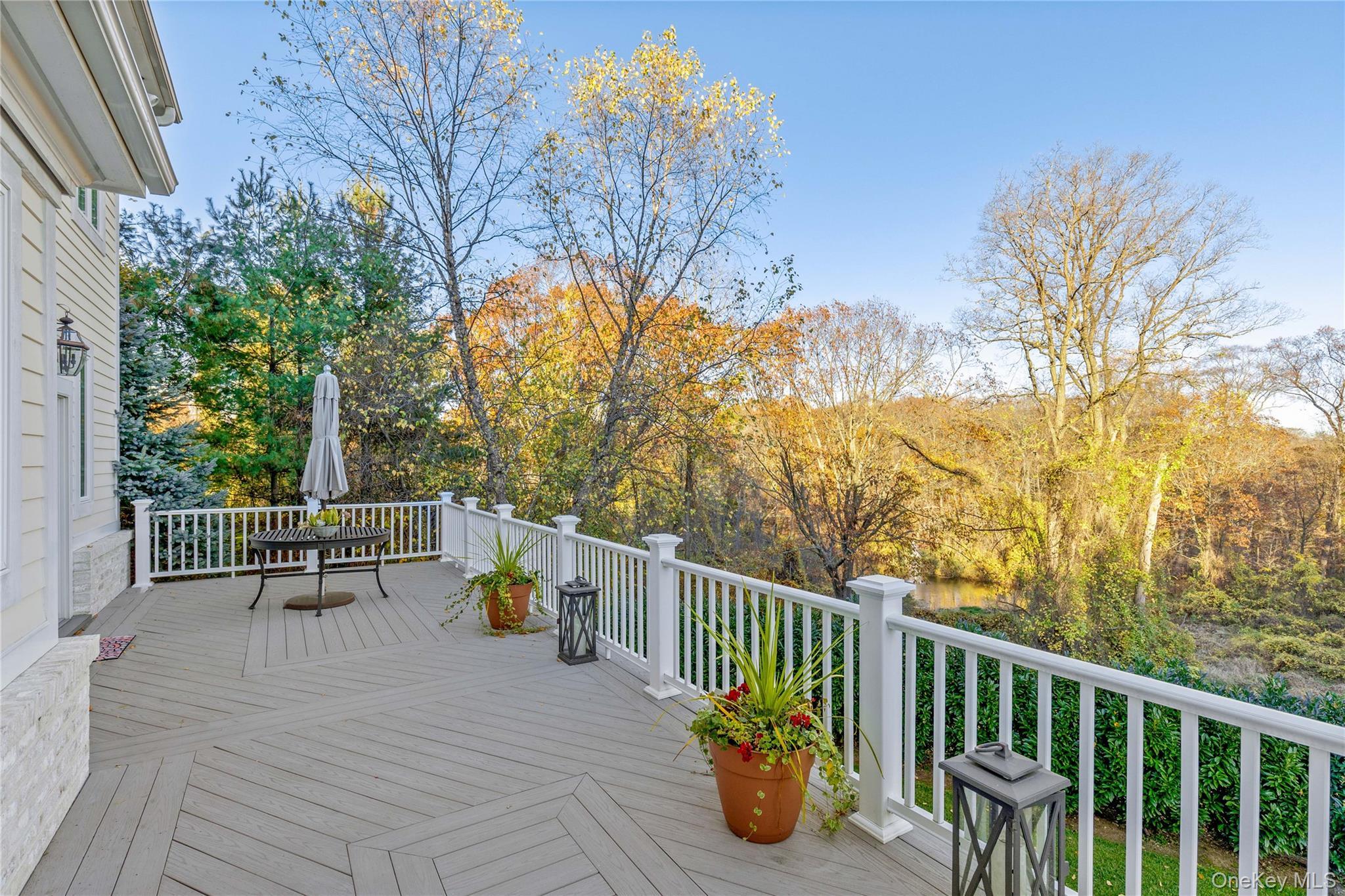 Single Family Knightsbridge Manor Road  Westchester County, NY 10577, MLS-1054360-21