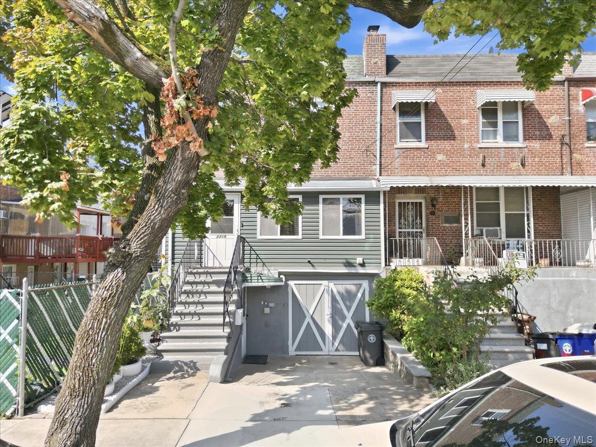 Single Family Hone Avenue Bronx, NY 10469, MLS-1054369-14