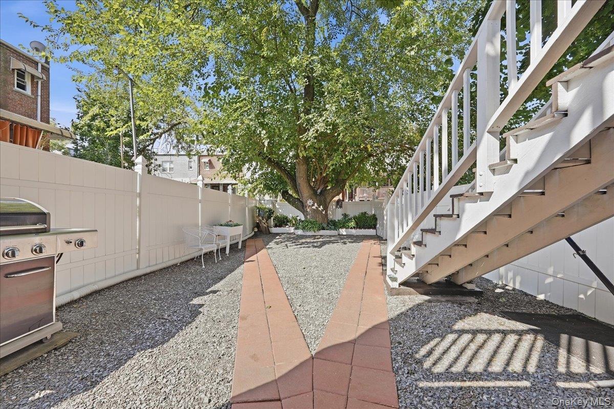 Single Family Hone Avenue Bronx, NY 10469, MLS-1054369-15