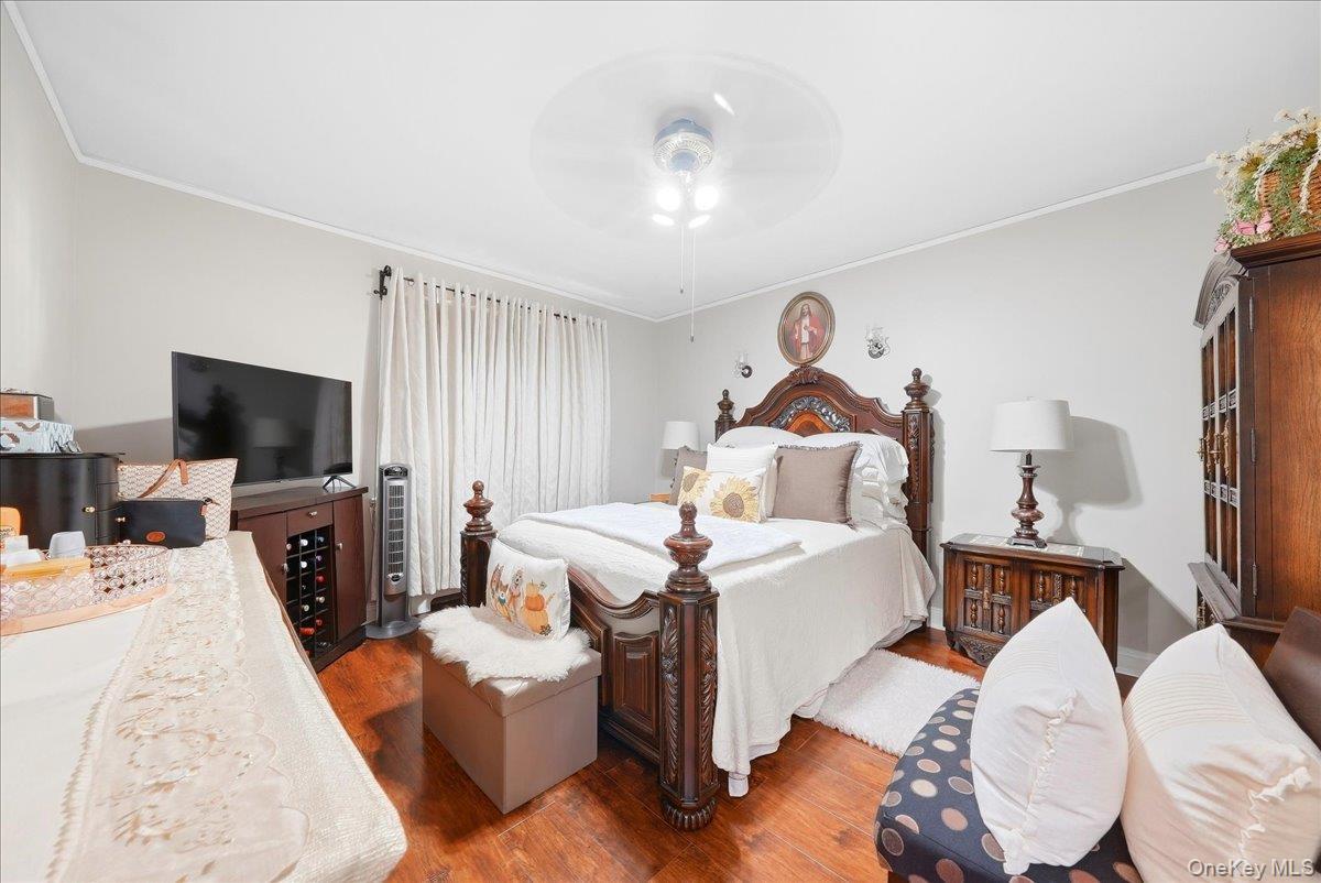 Single Family Hone Avenue Bronx, NY 10469, MLS-1054369-16