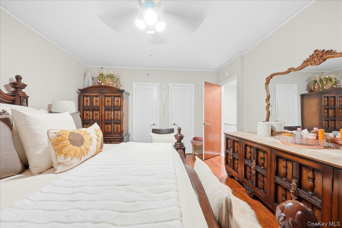 Single Family Hone Avenue Bronx, NY 10469, MLS-1054369-17