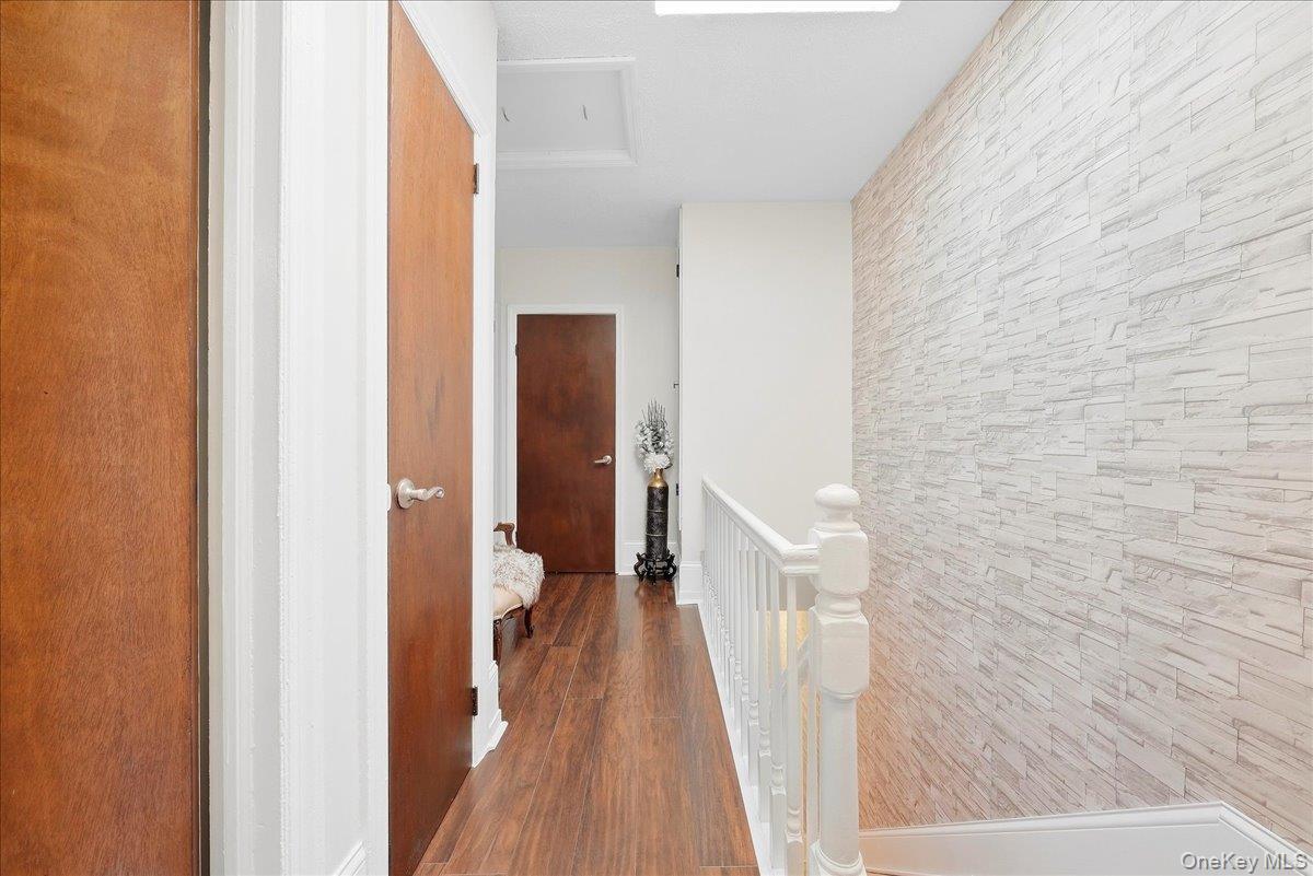 Single Family Hone Avenue Bronx, NY 10469, MLS-1054369-20