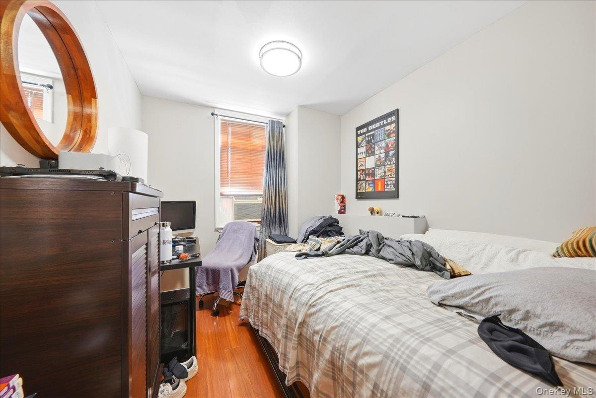 Single Family Hone Avenue Bronx, NY 10469, MLS-1054369-21