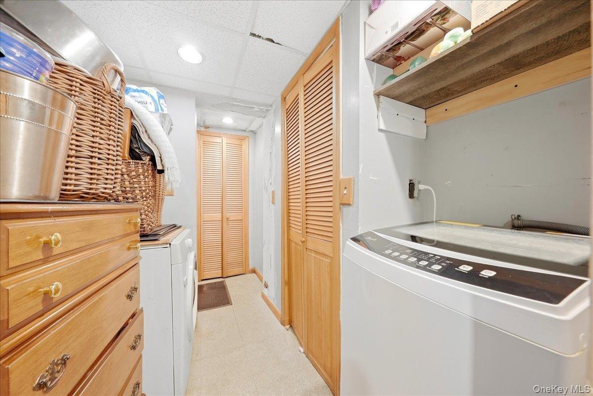 Single Family Hone Avenue Bronx, NY 10469, MLS-1054369-22