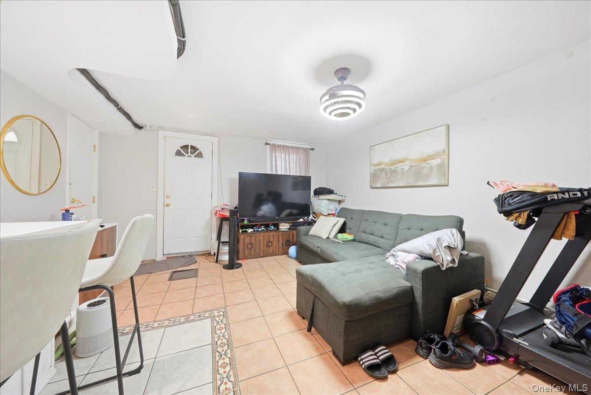 Single Family Hone Avenue Bronx, NY 10469, MLS-1054369-23