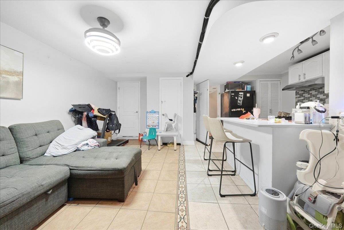 Single Family Hone Avenue Bronx, NY 10469, MLS-1054369-24