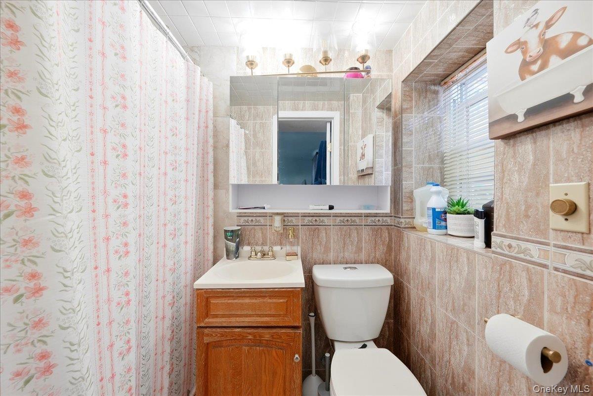 Single Family Hone Avenue Bronx, NY 10469, MLS-1054369-25