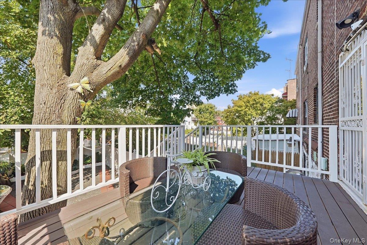 Single Family Hone Avenue Bronx, NY 10469, MLS-1054369-28