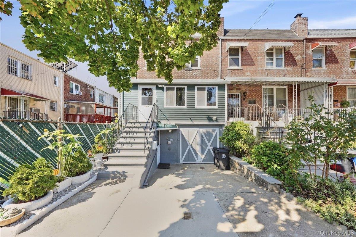 Single Family Hone Avenue Bronx, NY 10469, MLS-1054369-3