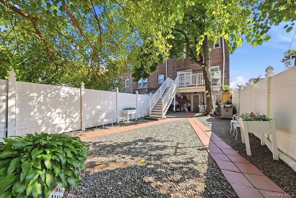 Single Family Hone Avenue Bronx, NY 10469, MLS-1054369-33