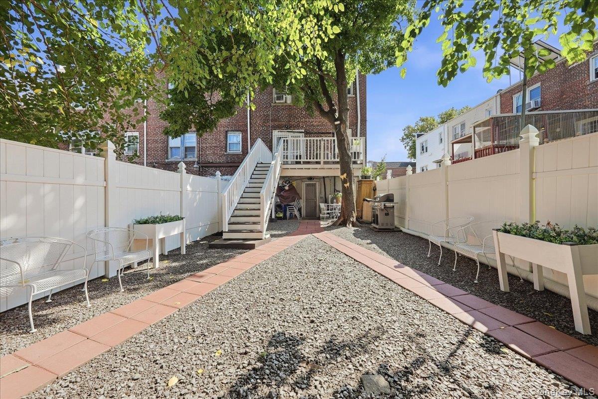 Single Family Hone Avenue Bronx, NY 10469, MLS-1054369-34